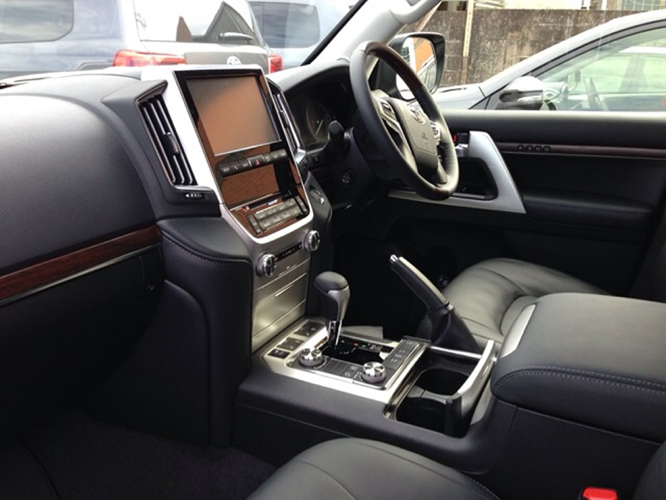 右ハンドルランクル200ディーゼル