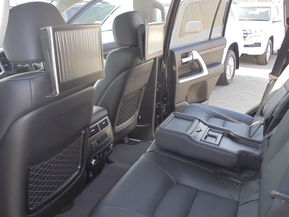 右ハンドルランクル200ディーゼル