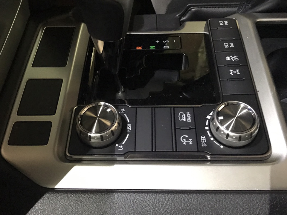 右ハンドルランクル200ディーゼル