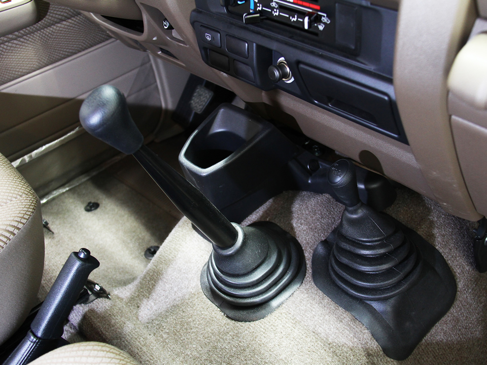 左ハンドルランクル70ディーゼル