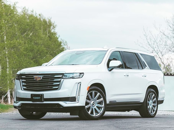 中古車エスカレードカスタムセダン専門店