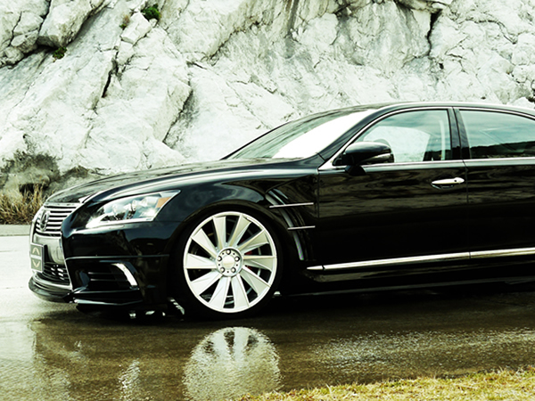 中古車札幌レクサス専門店トミーベー